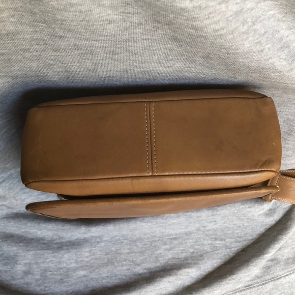 ❌SOLD❌ Coach Legacy Small Flap 9336 - Picture 5 of 8